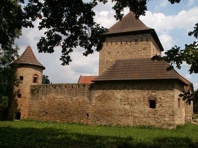 Kestřany tvrz
