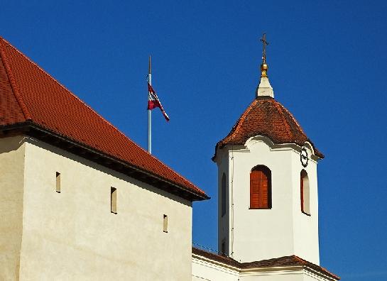 Špilberk pod modrou oblohou