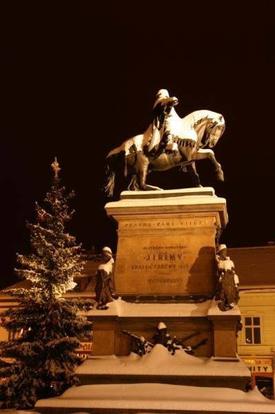 Jiří z Poděbrad pod sněhem