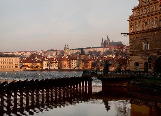 Hradčany z Ferdinandova nábřeží