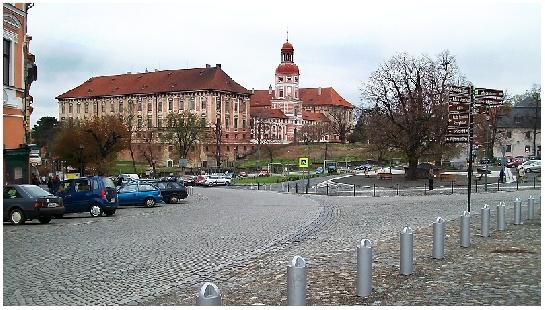 Roudnický zámek z Karlova náměstí.
