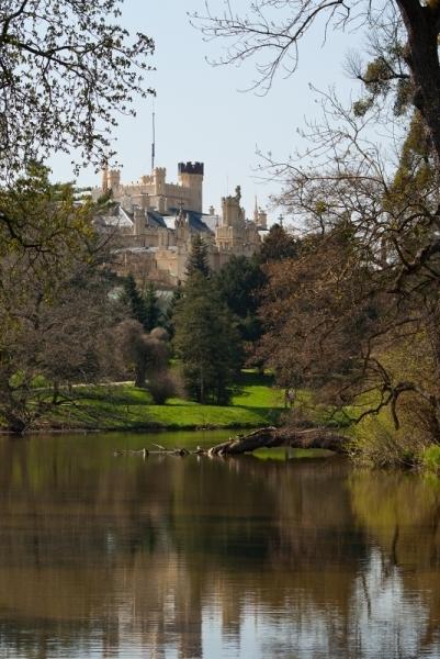 Pohled na zámek přes vodu