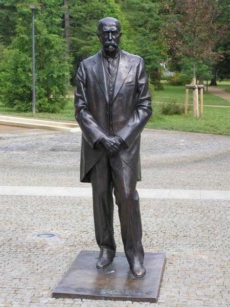 Poděbrady socha Masaryka v parku