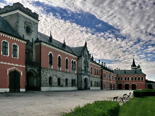 Hrad Sychrov