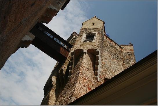 spodní dřevěný můstek