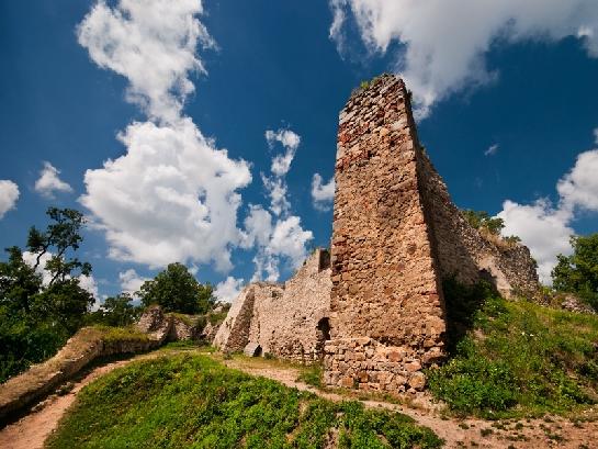 zřícenina hradu Lukov