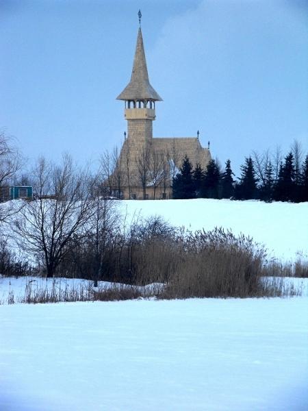 stavba pravoslavného kostela v zimě
