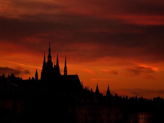 Pražský hrad po západu Slunce