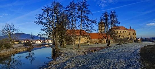 Hrad v zimě panorama 3