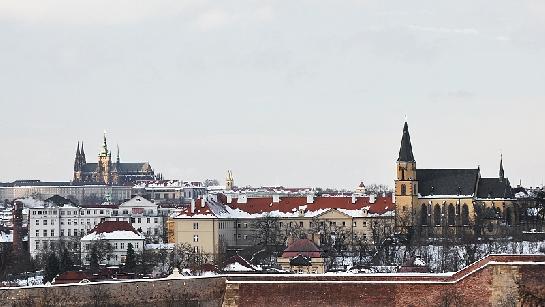 Pražský hrad a kostel svatého Apolináře