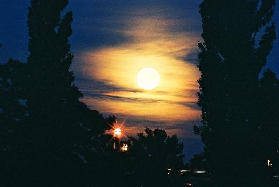 Měsíc nad Kmochovým ostrovem