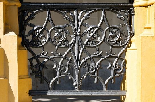 Detail zábradlí na zámku Hluboká
