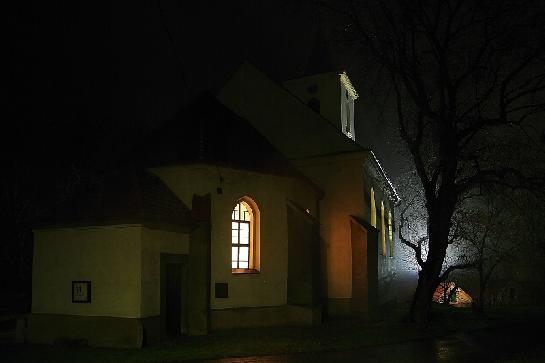 Klapský kostel v noci.