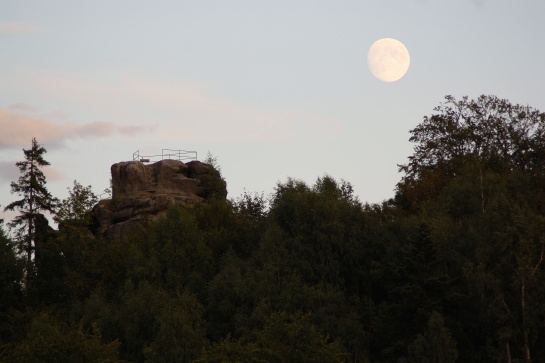 Měsíc nad vyhlídkou