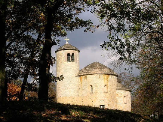 Rotunda sv.Jiří a sv.Vojtěcha - Říp