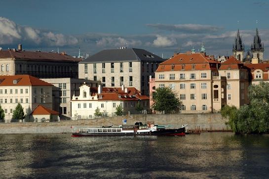 Pražské nábřeží Vltavy