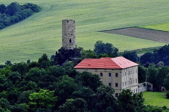 hrad a zámek Skalka