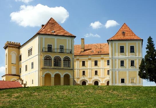 Letovice zámek