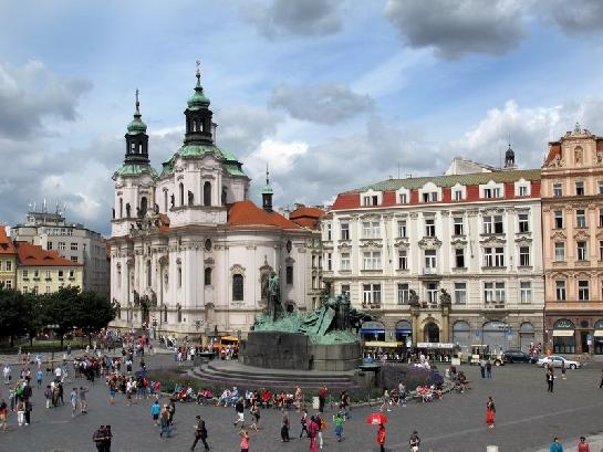 Socha Jana Husa na Staroměstském náměstí