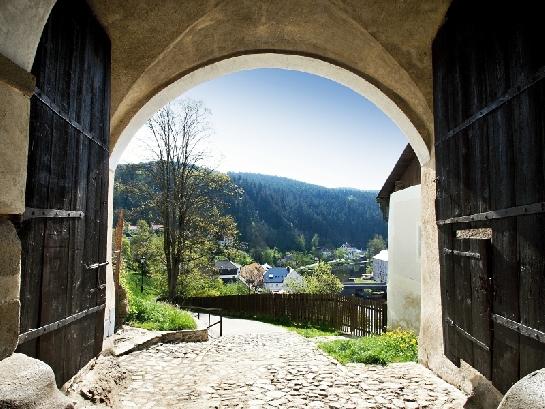 Průhledem do údolí Vltavy