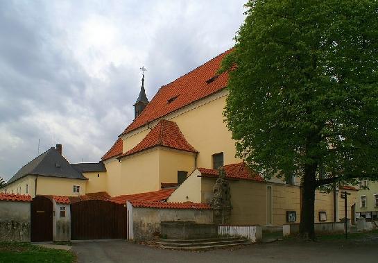 Kolín kostel Nejsvětější Trojice s klášterem Kapucínů