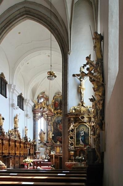 Interier kostela v Třeboni