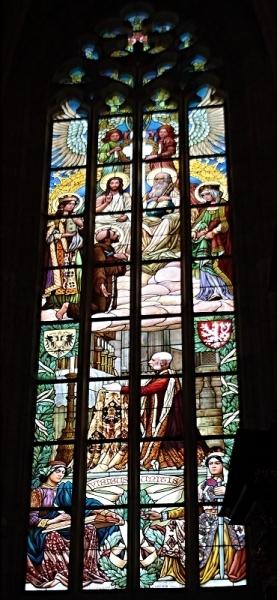 Výjevy na okně katedrály
