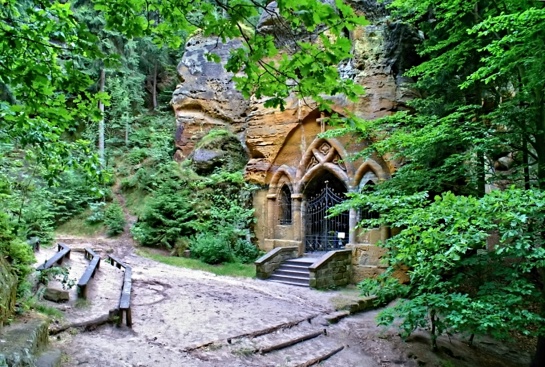 Skalní kaple v Modlivém dolu
