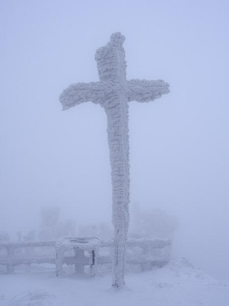 Kříž na Ještědu.