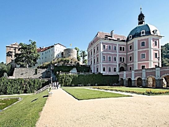 Areál zámku a hradu Bečov