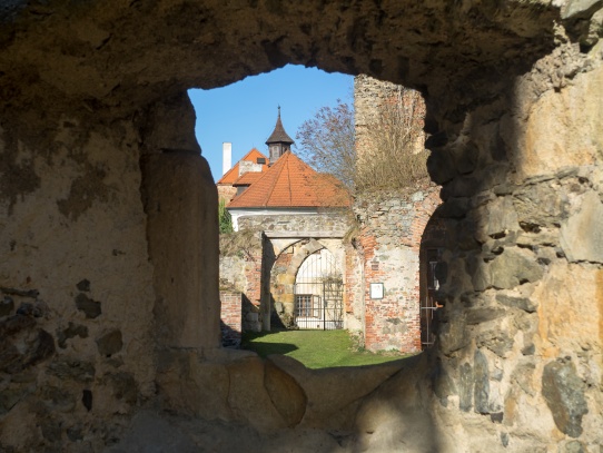Hrad Roupov zřícenina
