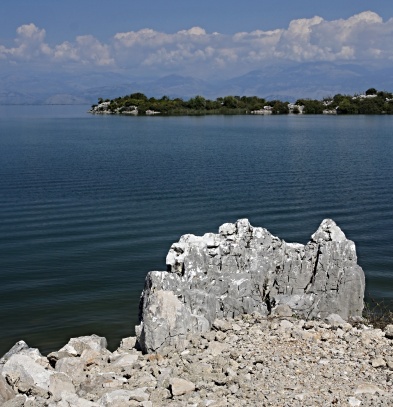 U Skodarského jezera