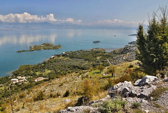 U Skodarského jezera