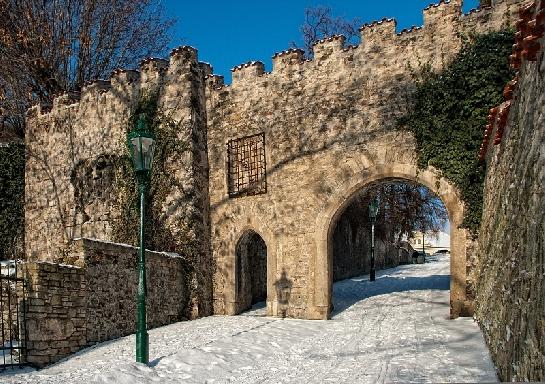 Brána