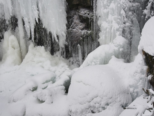 Zamrzlý vodopád Jedlového dolu