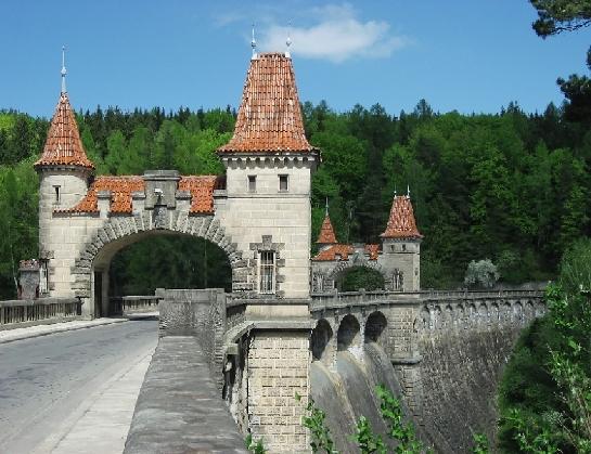 Les Království
