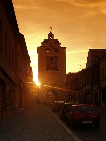 Beroun, Plzeňská brána s paprskem slunce