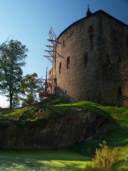 Točník s jezírkem a středov. jeřábem