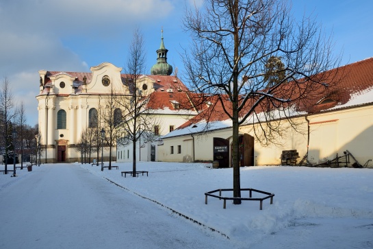 Břevnovský klášter v zimě