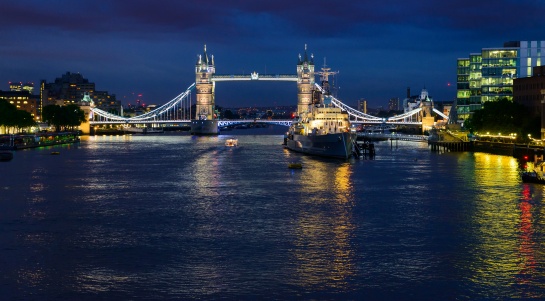 LONDÝN - pohled na TOWER BRIDGE