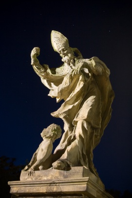 Lysá nad Labem - socha u kostela