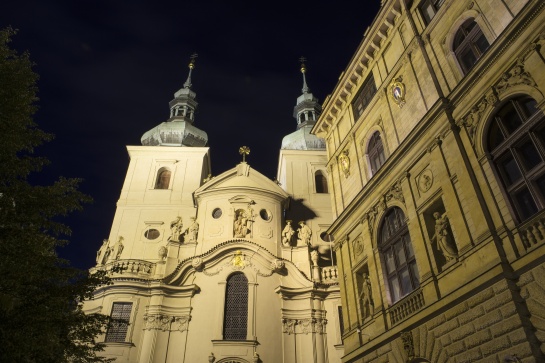 Praha, kostel sv Havla a bývalá Městská spořitelna pražská