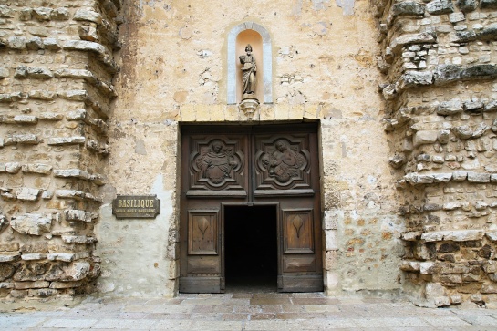 Vchod do baziliky sv. Máří Magdaleny