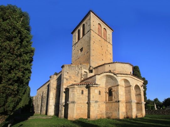 Francie  -  bazilika sv. Justa v obci Valcebrére