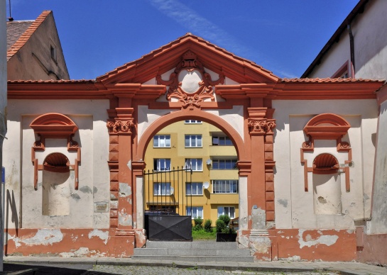 Žlutice - zámecká brána