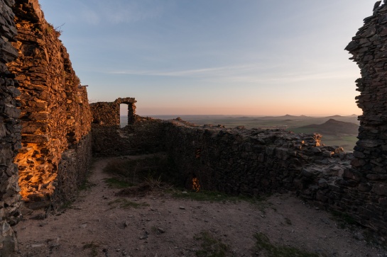Košťálov -  vrchol a zřícenina hradu