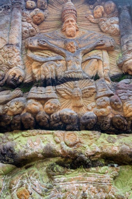 Kamenný oltář Nejsvětější trojice - detail