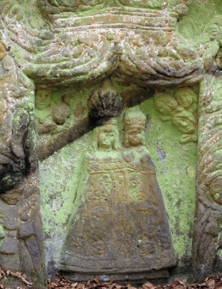Kamenný oltář - detail