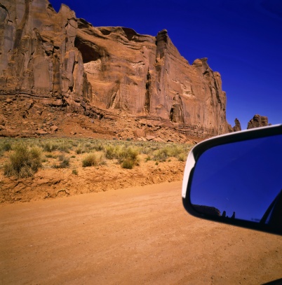 Cesta v Monument Valley, Arizona