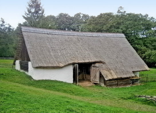 Středověký vodní mlýn Hoslovice